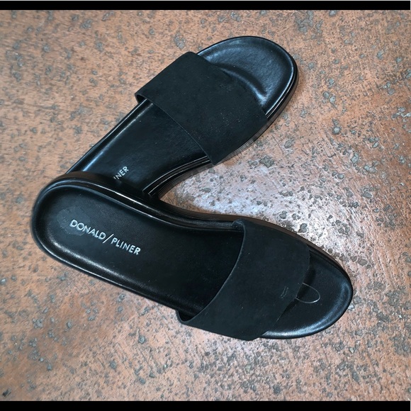 NEW- Donald J Pliner Hidden Thong Sandals - Picture 4 of 7